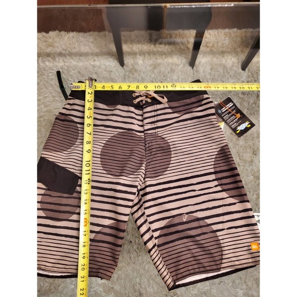 Quick Silver Men's Beige Polyester Logo Print Pull On Swimwear Shorts Size 30 - Picture 8 of 9